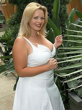 curvy hottie models tits